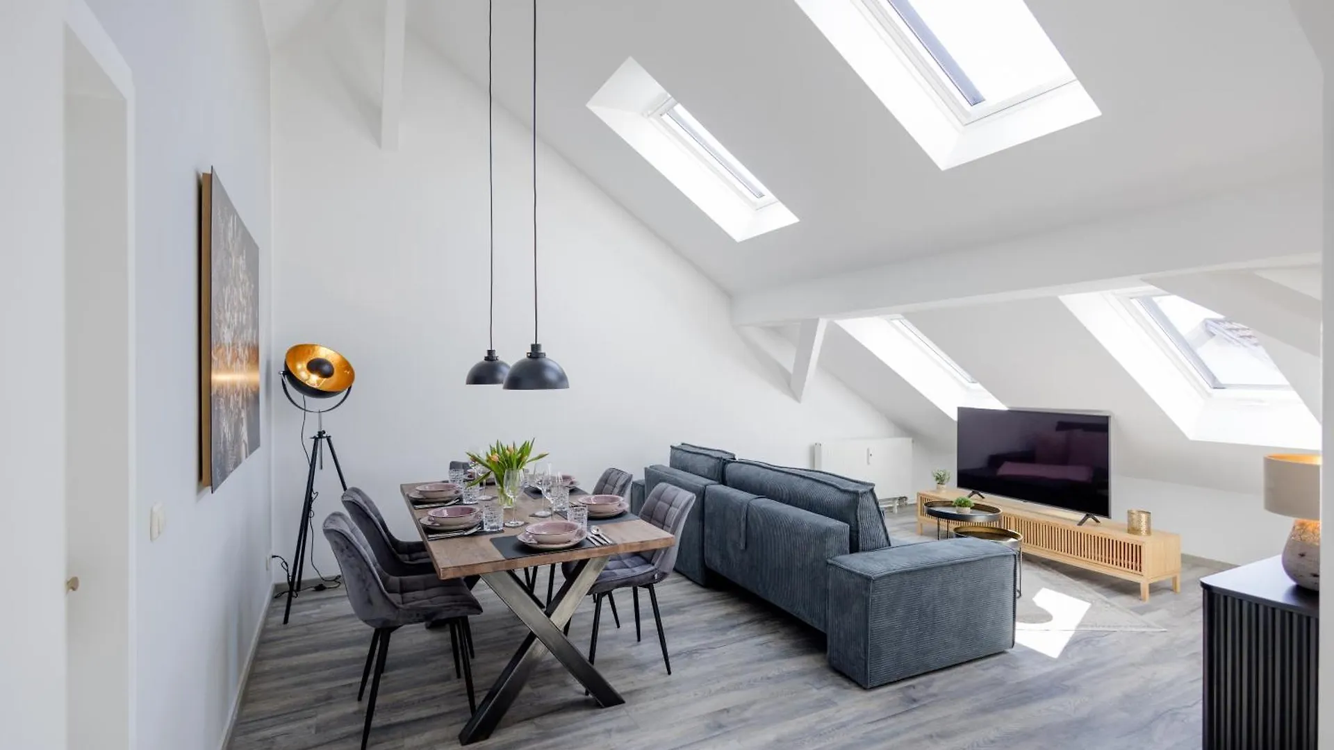 Uniqe I 100Qm I 2 Schlafzimmer I Naehe Messe Haar